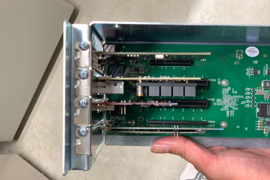 高品質新品 シネックス ストアThunderbolt 3接続PCIe外付けケース DisplayPort用モニターポート サンダーボルト3 PCI  Express x16 アルミ筐体 TB31PCIEX16