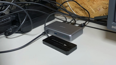  Thunderbolt ケーブルの分解で電子機器とファームウェアが明らかに